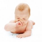 Trẻ sơ sinh bị ngạt mũi phải làm gì? Cách xử lý khi trẻ bị ngạt mũi